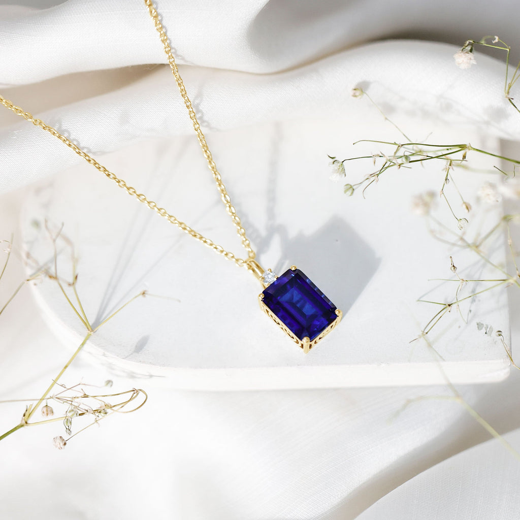 9 Carat Lab Grown Blue Sapphire Emerald Cut Necklace with Diamond