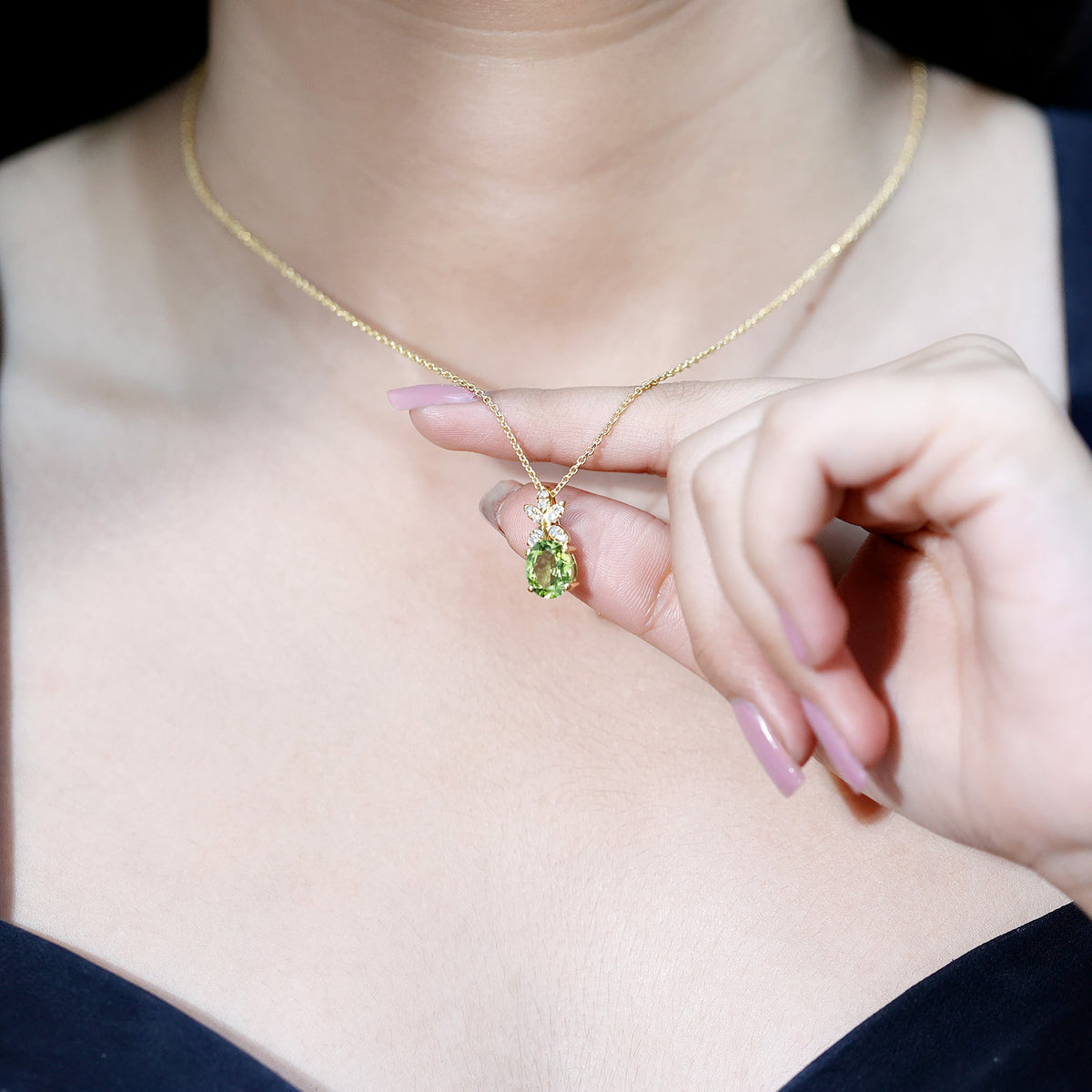 1.7 Carat Oval Peridot Diamond Flower Necklace for Women