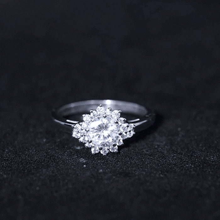 1 Carat IGI Certified Lab Grown Diamond Halo Engagement Ring