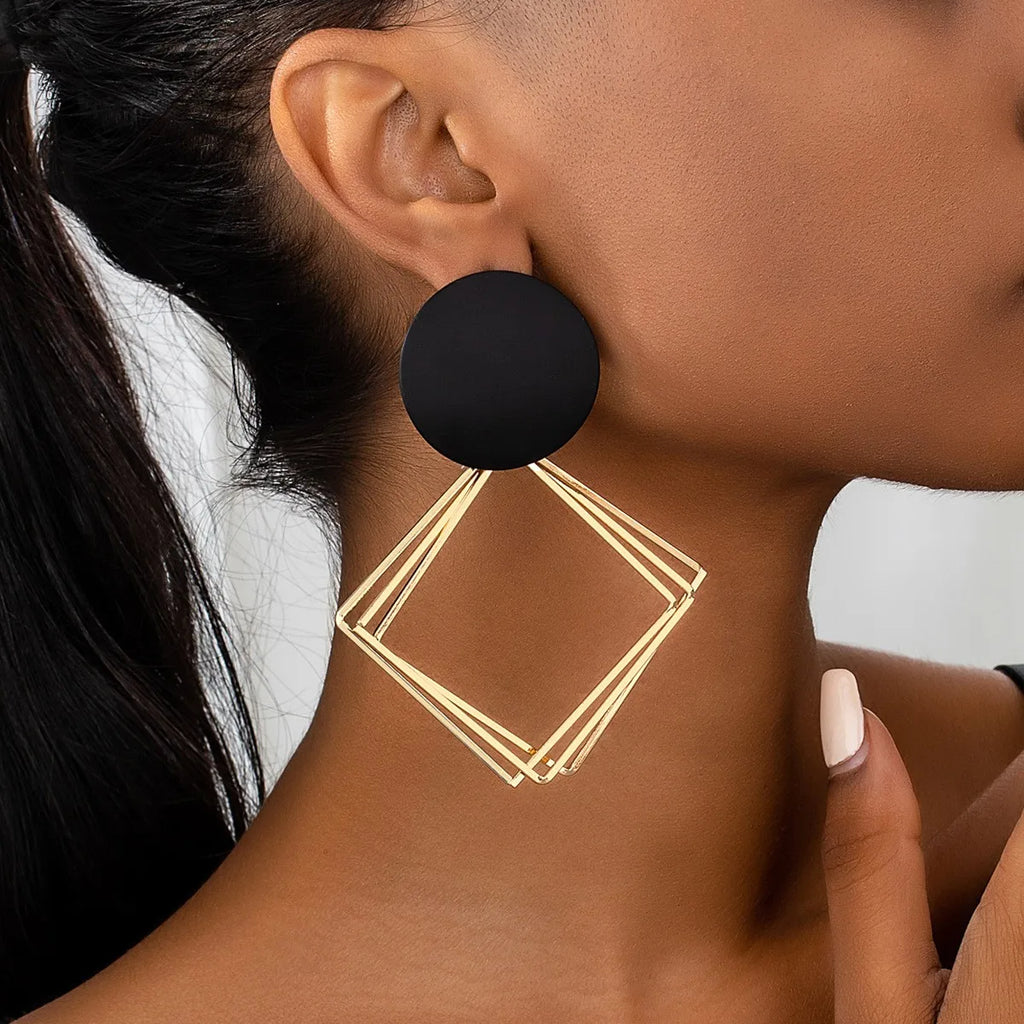 A Pair of European and American Fashionable, Sexy, Stylish, Casual, and Versatile Women's Earrings