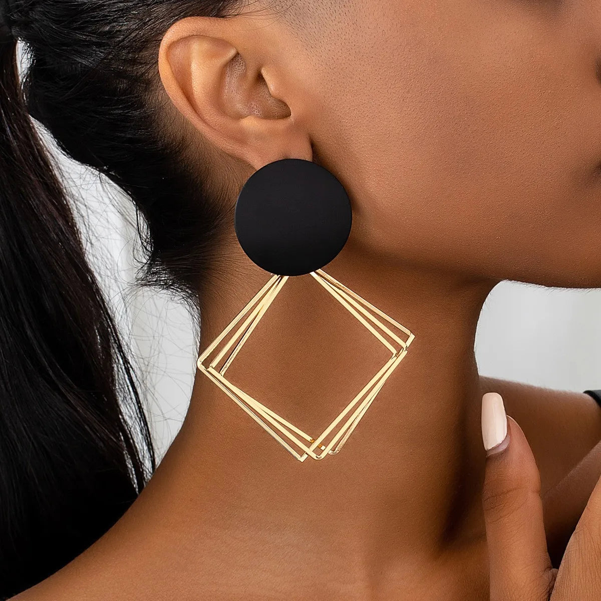 A Pair of European and American Fashionable, Sexy, Stylish, Casual, and Versatile Women's Earrings