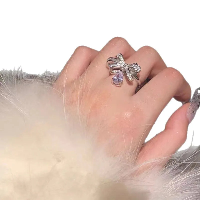 Waterdrop ring for women with adjustable opening. Luxurious yet understated style. Giving a gift to friend