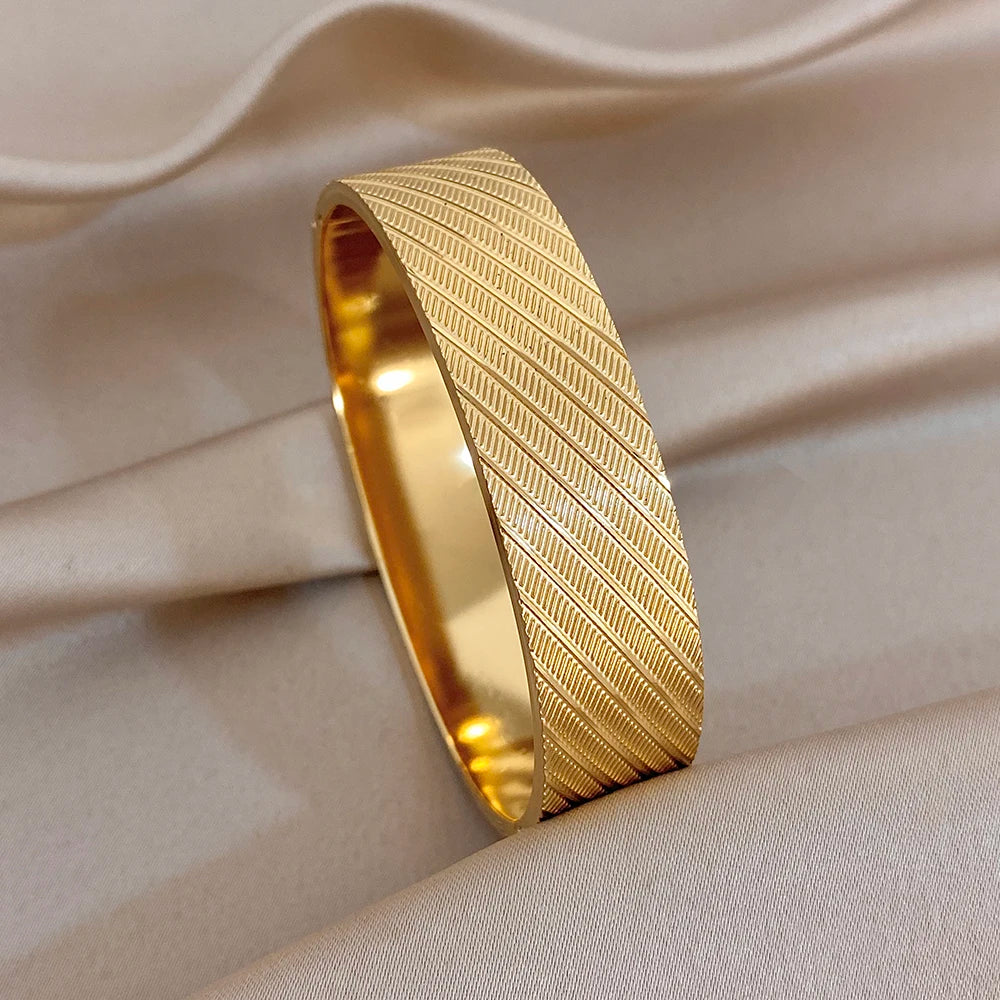 Chunky Gold Plated Stainless Steel Cuff Bangle Fashion Geometric Textured Flower Carved Wide Bracelets Waterproof Jewelry